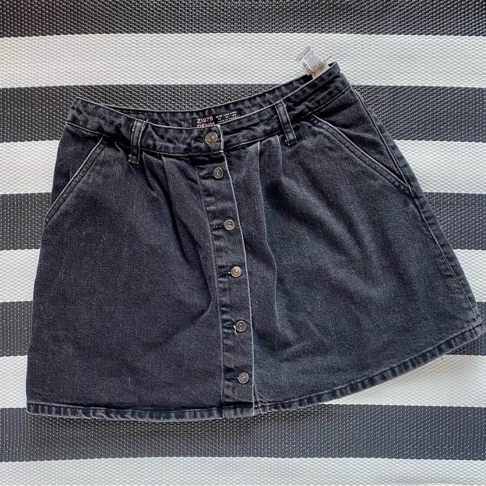 Zara Womens Black Slash Pockets Button Front
Jean Skirt